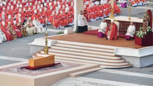 Funeral-mass-of-Pope-Emeritus-Benedict-XVI-Foto-Messa-Esequiale-1-e1672928969286.jpeg