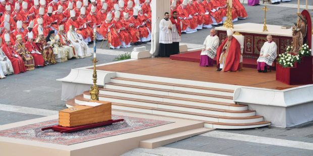 Les funérailles de Benoît XVI
