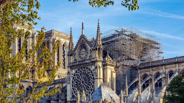 Notre dame de paris under construction