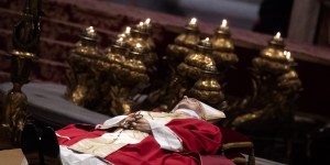 Comment vont se dérouler les funérailles de Benoît XVI ?
