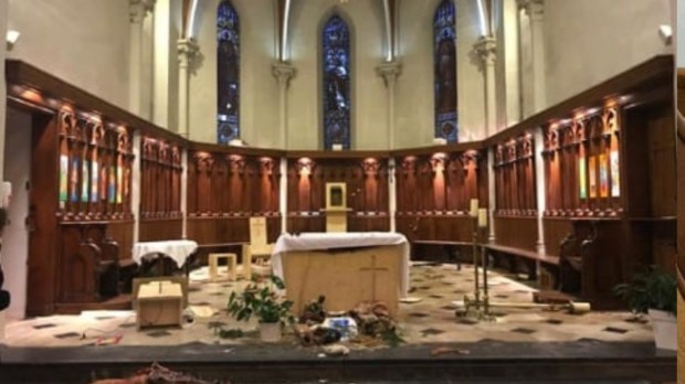 eglise-profanee-champagne-au-mont-dor-Rhone.jpg