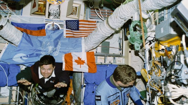 nasa-sainte-anastasie-sts074-331-036_orig