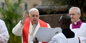 Nous devons être attentifs aux « christs invisibles, cachés, abandonnés », rappelle le Pape