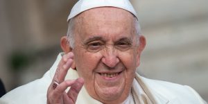 Ce texte que le pape François récite… en français