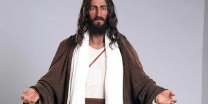 Il réalise une statue hyperréaliste de Jésus à partir du Saint-Suaire