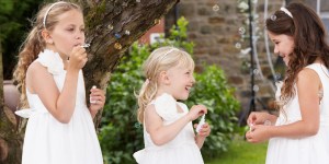 Faut-il inviter les enfants à son mariage ?