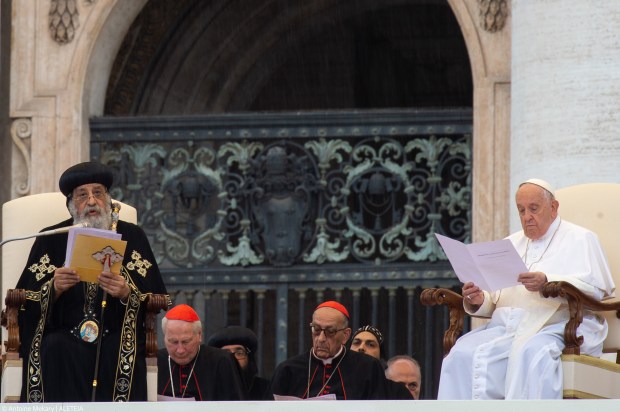 Pope-Francis-and-Leader-of-the-Coptic-Orthodox-Church-of-Alexandria-Pope-Tawadros-II-