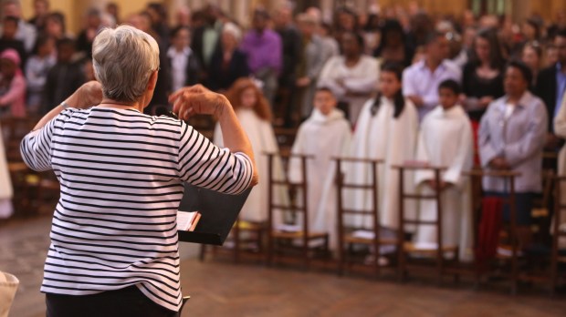 Eglise catholique romaine Cantique Christianisme Chant chant Français Religion Personnage Eglise Liturgie catholique Messe Catholicisme Chrétien Spiritualité Laïc Paroisse Intérieur Europe Catholique