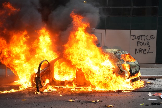 NAHEL-VOITURE-INCENDIE-AFP-000_33LJ2KN.jpg