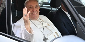 Le pape François est sorti de l’hôpital, ses prochains voyages sont confirmés