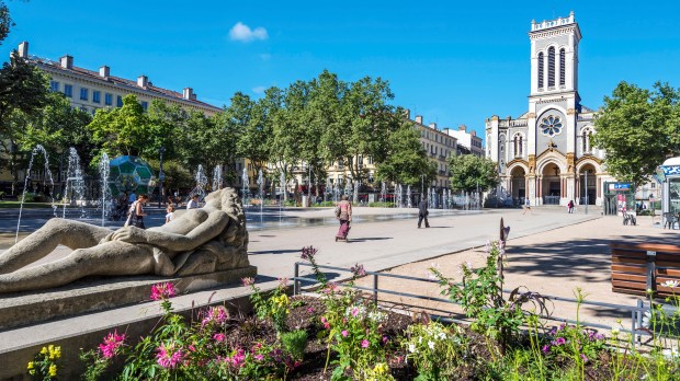 VILLE-DE-SAINT-ETIENNE-shutterstock_1564809400.jpg