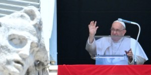 « Dieu ne résiste pas quand on le prie », rappelle le Pape lors de l&rsquo;Angélus
