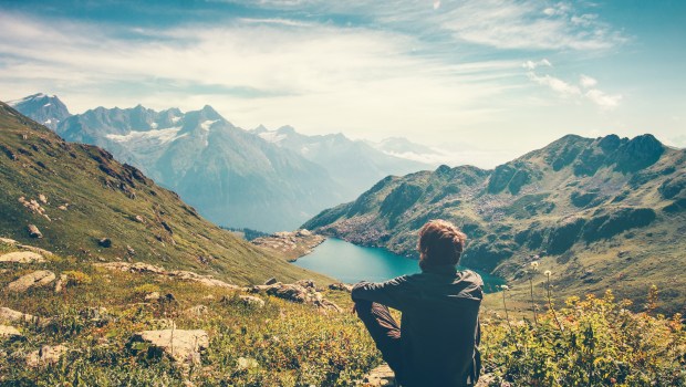 MAN-WALK-MOUNTAIN-shutterstock_459175588