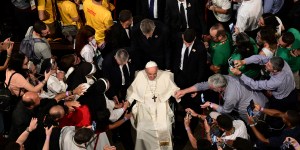 JMJ : François, un pape au milieu des jeunes