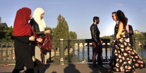 La police du vêtement identitaire