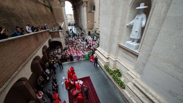 INAUGURATION-KIM-TAEGON-STATUE-BASILIQUE-SAINT-PIERRE.jpg