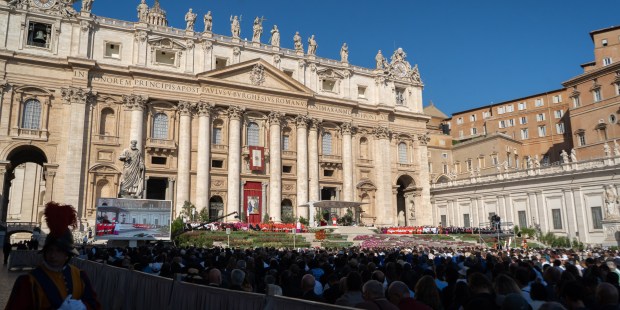 [EN IMAGES] Les « visites de chaleur » aux nouveaux cardinaux sous les ors du Vatican