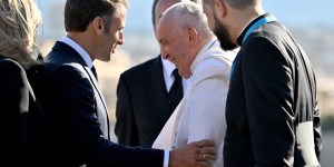 [EN DIRECT] François met en garde contre « la perspective faussement digne d&rsquo;une mort douce »
