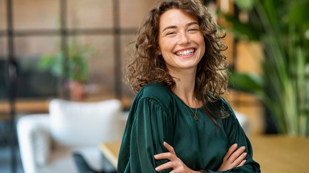 mujer feliz plenitud