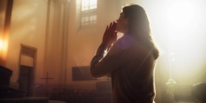 Qu’est-ce qu’une canonisation équipollente ?
