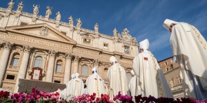 Quand a eu lieu le premier synode de l’Église catholique ?