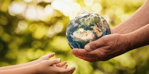 La publication de « Laudato si’ 2 », une date qui ne tient pas au hasard