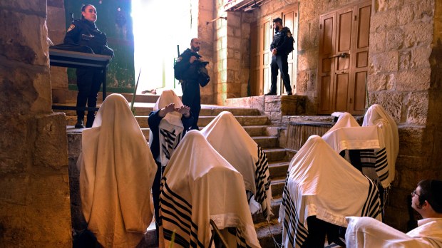 Izraelska policja podczas obchodów święta Sukkot w Jerozolimie (zdjęcie ilustracyjne)