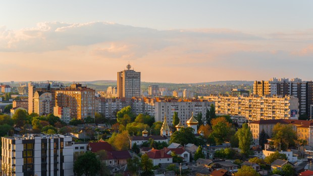 EGLISE-ORTHODOXE-CHISINAU-MOLDAVIE-shutterstock_2312515123